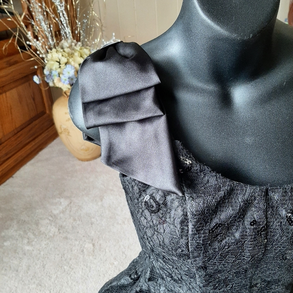 🎉2X HOST PICK🎉One Shoulder Dress Size 3/4 - Picture 3 of 10
